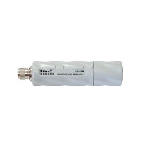 Punto de Acceso RBGrooveA-52HPn de MikroTik dual band, cuenta con antena de 6dBi y puerto 10/100