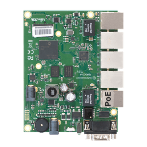 Routeboard MikroTik RB450Gx4, con 5 puertos gigabit ethernet y 4 nucleos de procesamiento, 1GB RAM.