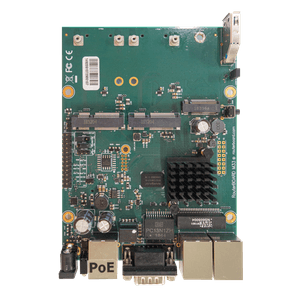 Routerboard MikroTik de integración, con 2 Modem SIM, 1 ranura M.2, 2 ranuras MiniPCI-e, 1 puerto USB, 1 puerto RS232 y 3 puertos ethernet gigabit