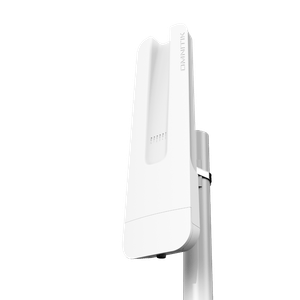 Punto de Acceso RBOmniTikG-5HacD de MikroTik, modelo 5GHz con chip 802.11ac, cuenta con antena de 7.5dBi y 5 puertos gigabit ethernet