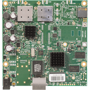 RouterBoard MikroTik RB911G-5HPacD, para solución inalámbrica en banda 5GHz 802.11ac, con dos conectores MMCX y una interfaz ethernet gigabit