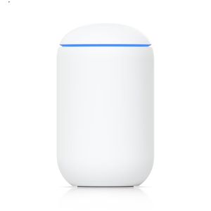 Consola UniFi todo en uno y puerta de enlace de seguridad diseñada para admitir redes LAN y WiFi. 4 puertos Ethernet